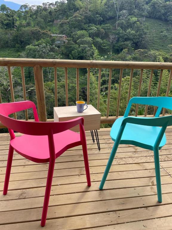 Un balcón o terraza en Cabañas Colibrí