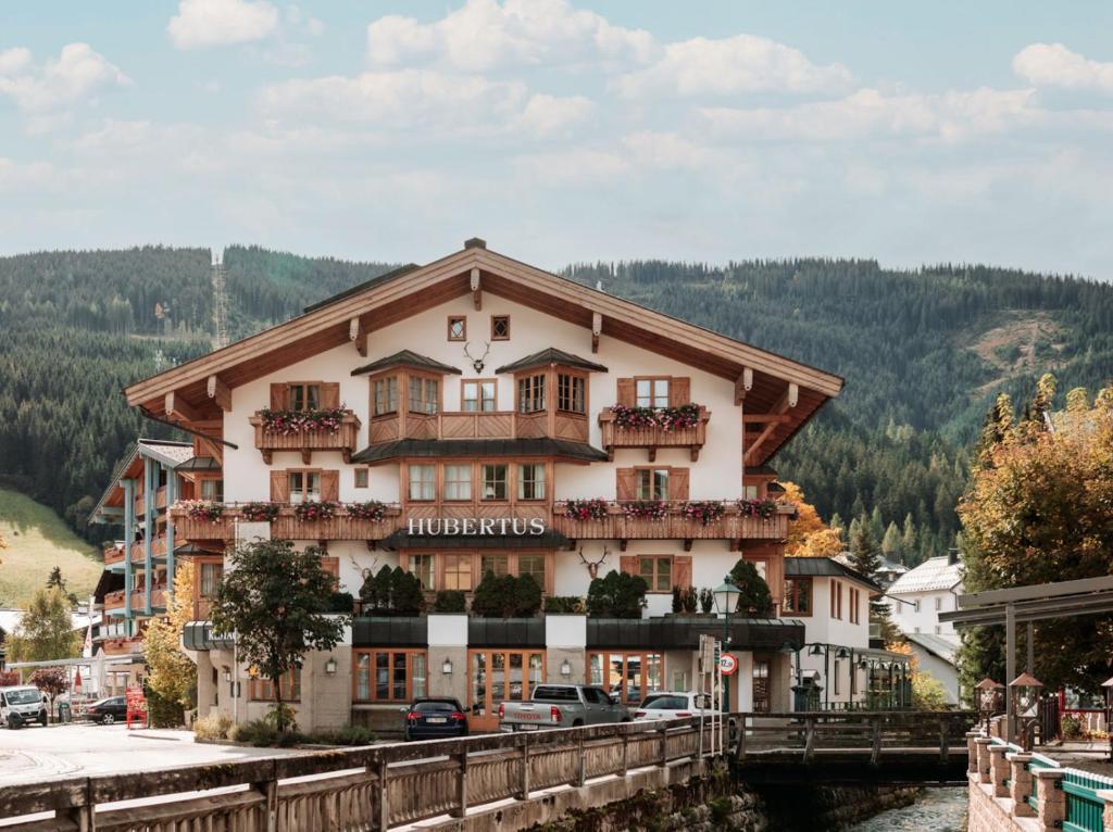 Nespecifikovaný výhled na hory nebo výhled na hory při pohledu z hotelu