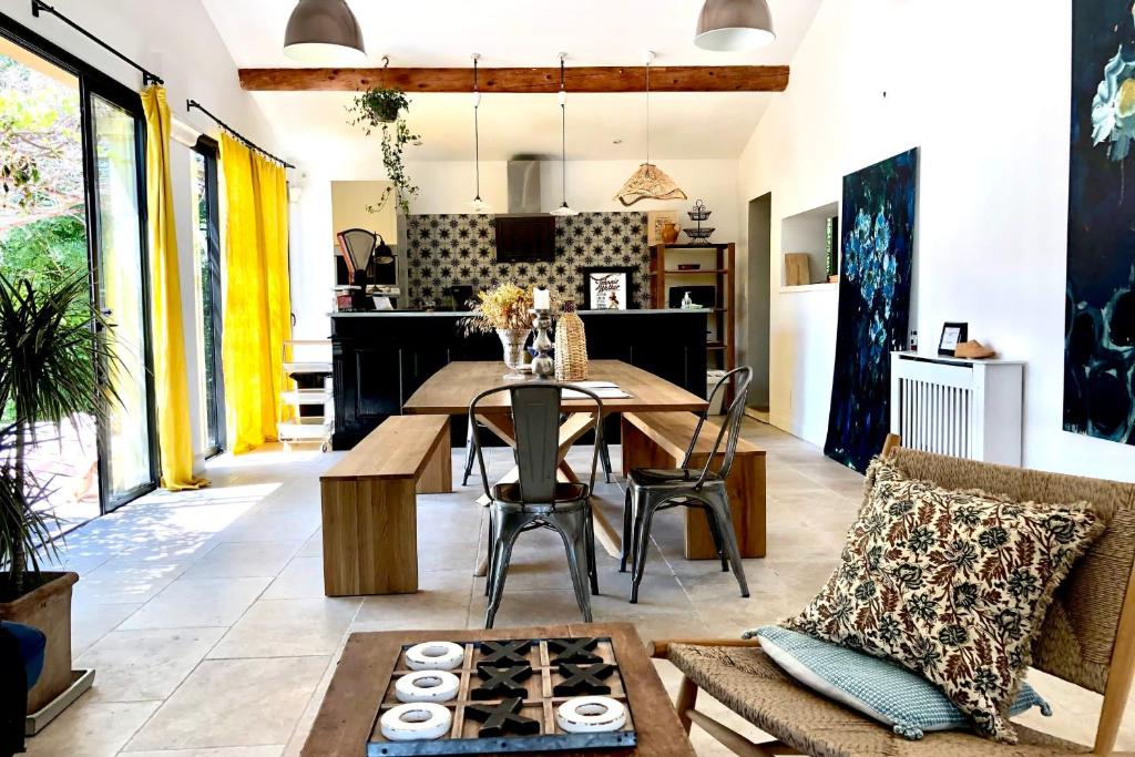 a kitchen and dining room with a table and chairs at Bastide dou Pastre Family friendly house with amazing view in Mérindol