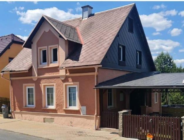 Budova, v ktorej sa dovolenkový dom nachádza