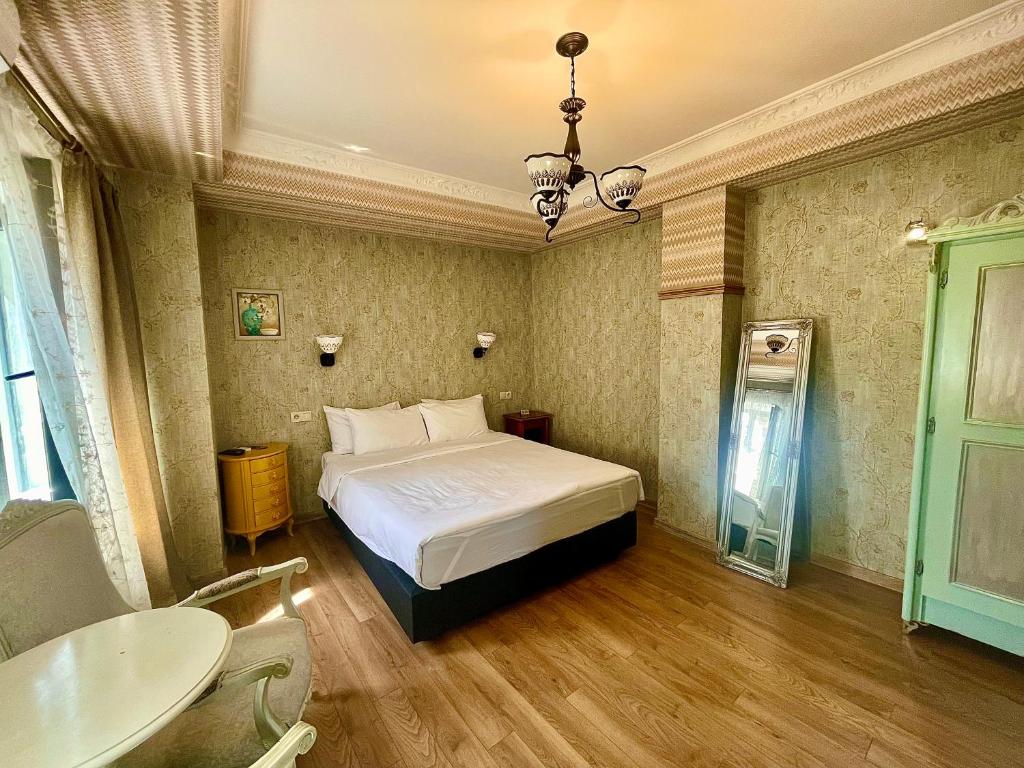 Postel nebo postele na pokoji v ubytování 34 Silver Rooms