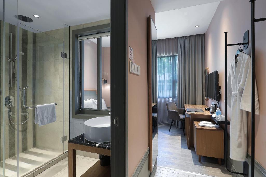 Koupelna v ubytování The Jesselton Hotel