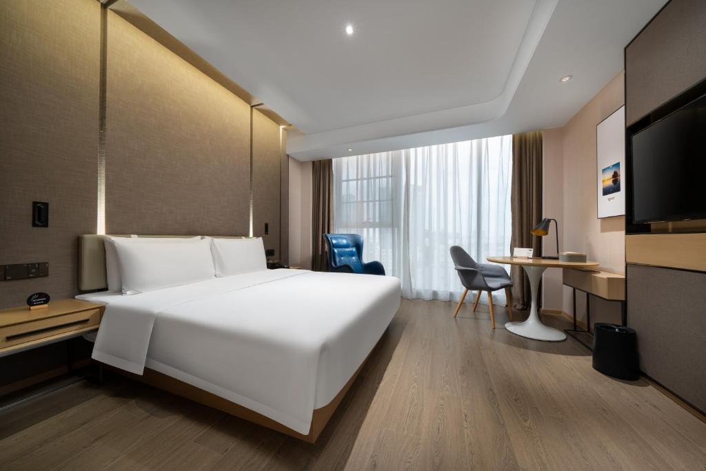 Postel nebo postele na pokoji v ubytování Atour S Hotel Shenzhen Longgang Zhonghaixing