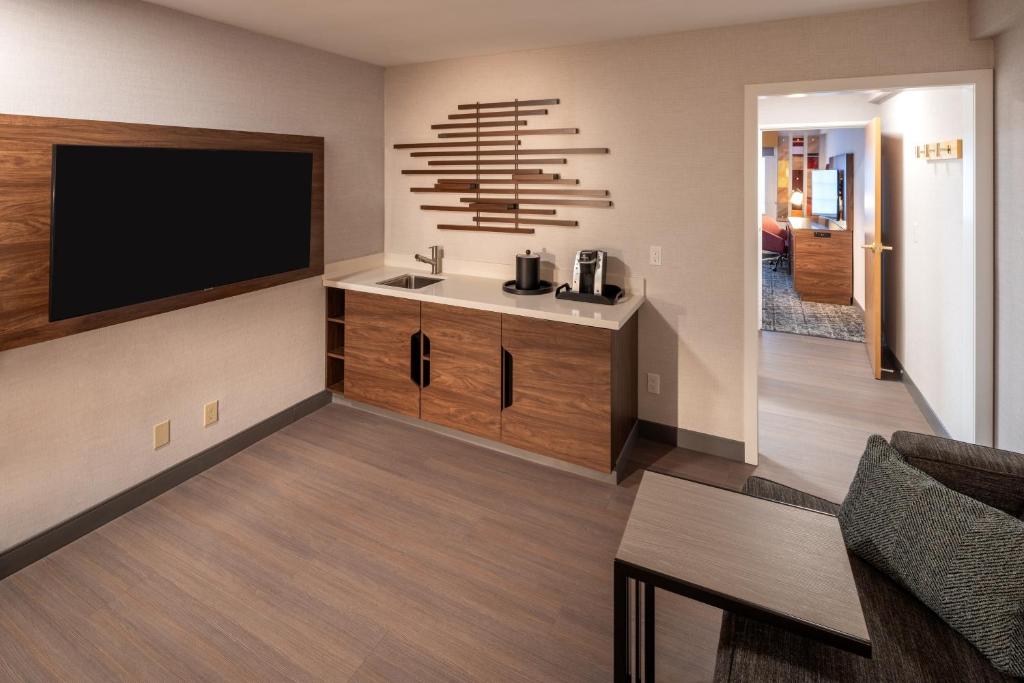Kuchyň nebo kuchyňský kout v ubytování Hampton Inn Pullman