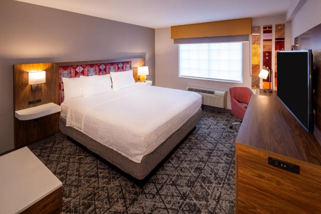 Postel nebo postele na pokoji v ubytování Hampton Inn Pullman