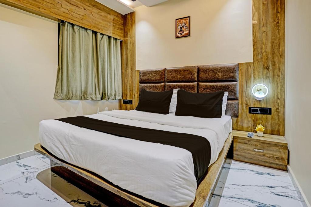 Voodi või voodid majutusasutuse OYO Flagship Hotel Meet Palace toas
