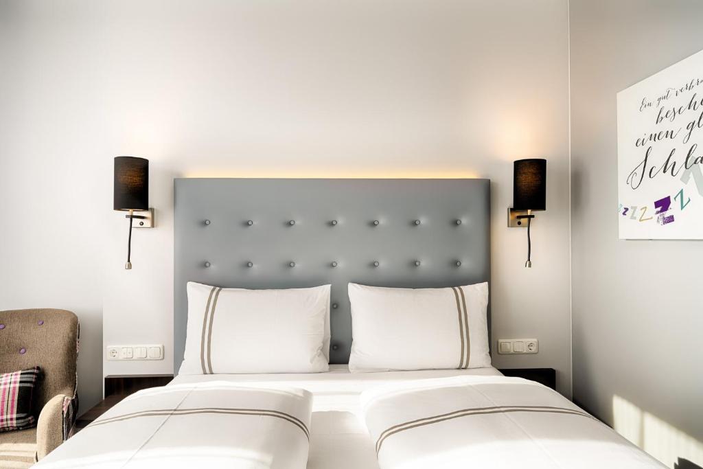 Letto o letti in una camera di Premier Inn München City Ost