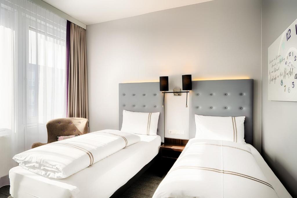 Letto o letti in una camera di Premier Inn München City Ost