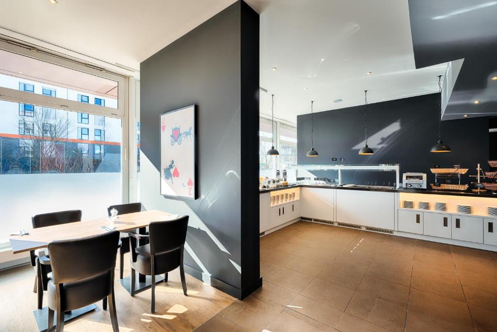Cucina o angolo cottura di Premier Inn München City Ost