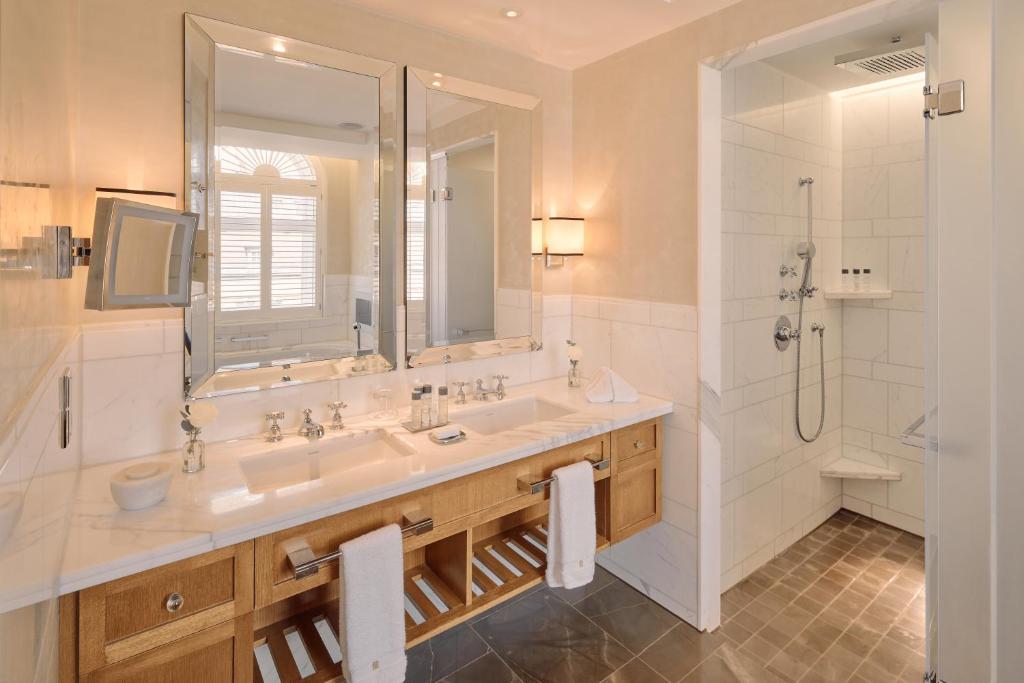 Corinthia London photo