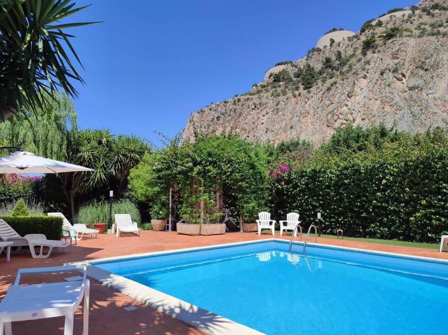 a swimming pool with a mountain in the background at Da Nonna Cettina Appartamento in villa con piscina in Palermo