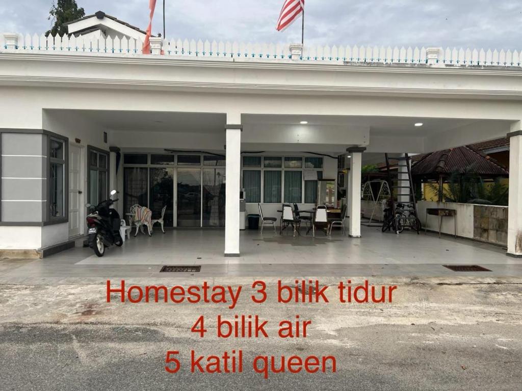 Фотография из галереи Kesuma Homestay Pantai Murni в Яне