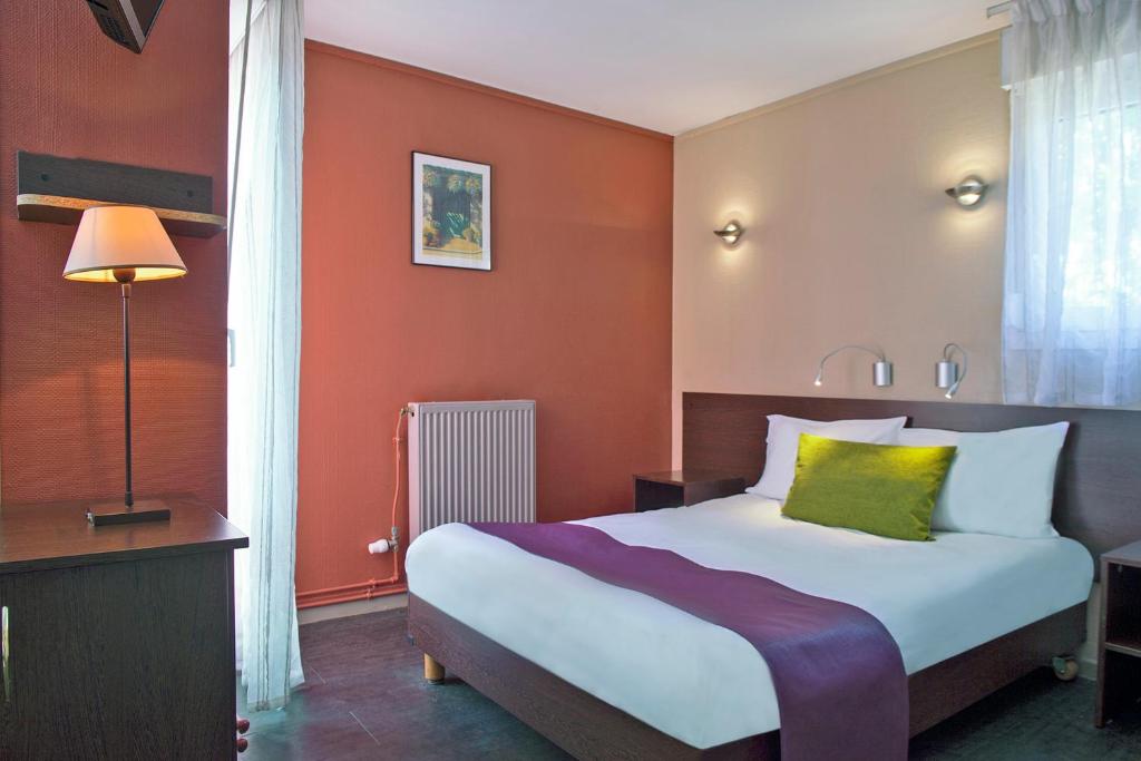 The Originals City, Hôtel Ascotel, Lille Est Grand Stade - Executive Room With 1 Double Bed And 1 Single Bed