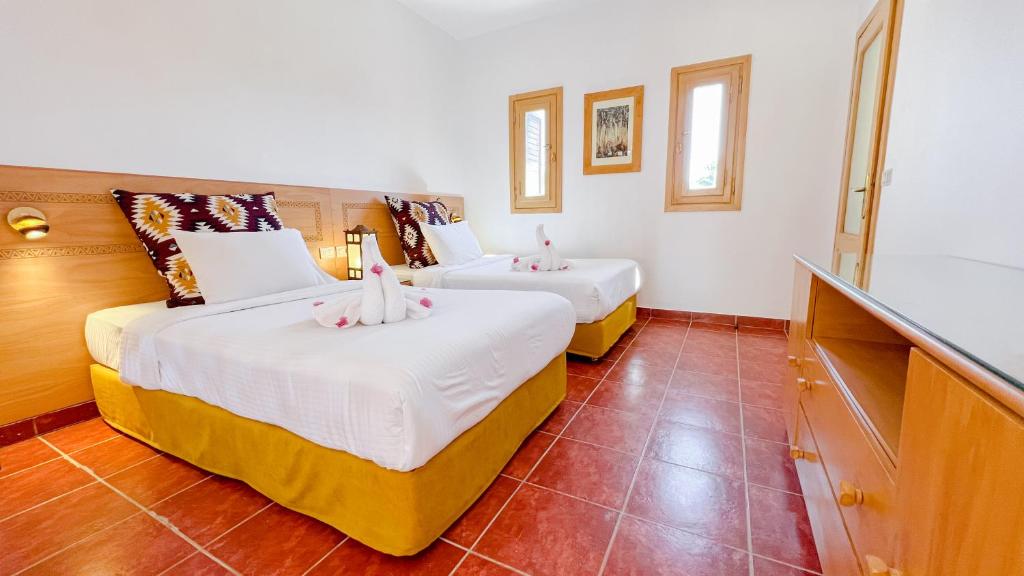 Postel nebo postele na pokoji v ubytování Tamra Beach Resort