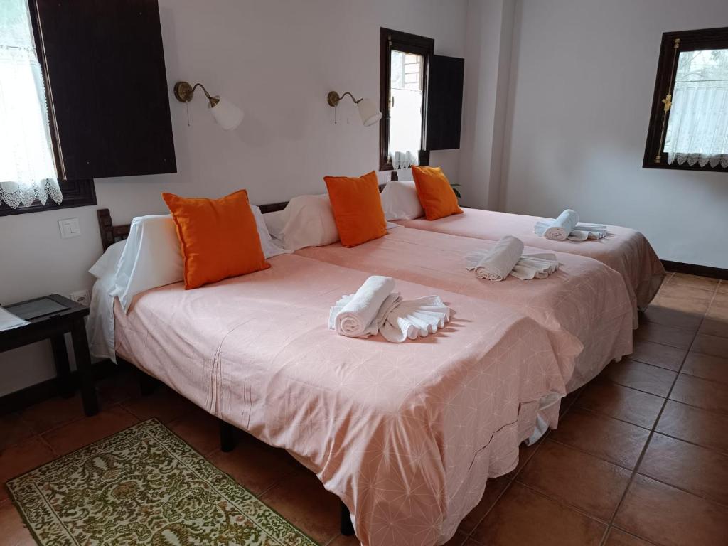 Posteľ alebo postele v izbe v ubytovaní Hotel Rural Don Burguillo