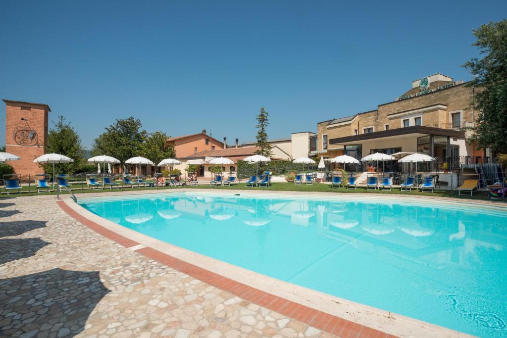 Bazén v ubytování Terra Umbra Hotel nebo v jeho okolí