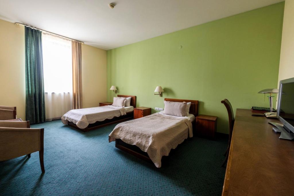 Postel nebo postele na pokoji v ubytování Ararat Hotel