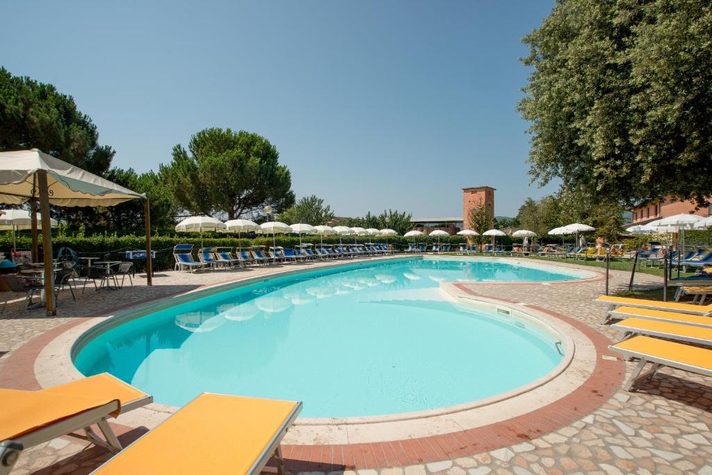 Bazén v ubytování Terra Umbra Hotel nebo v jeho okolí