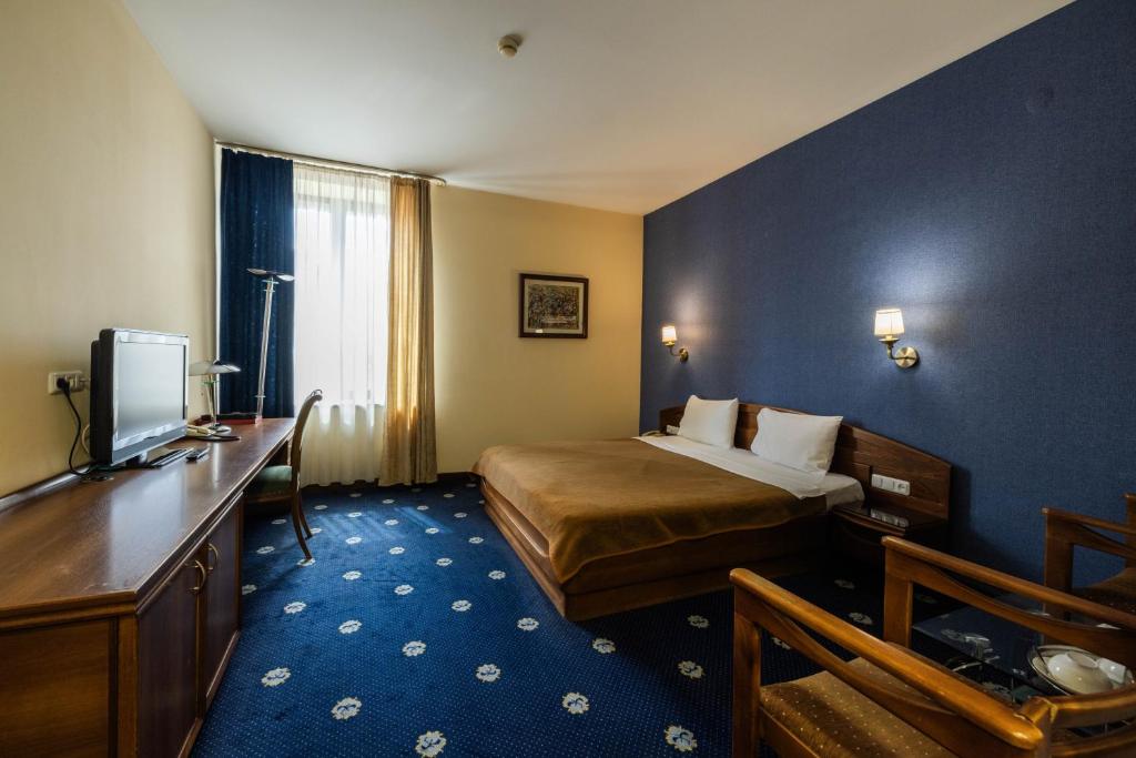 TV a/nebo společenská místnost v ubytování Ararat Hotel