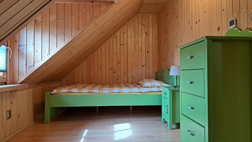 Postel nebo postele na pokoji v ubytování Domki nad jeziorem czorsztyńskim