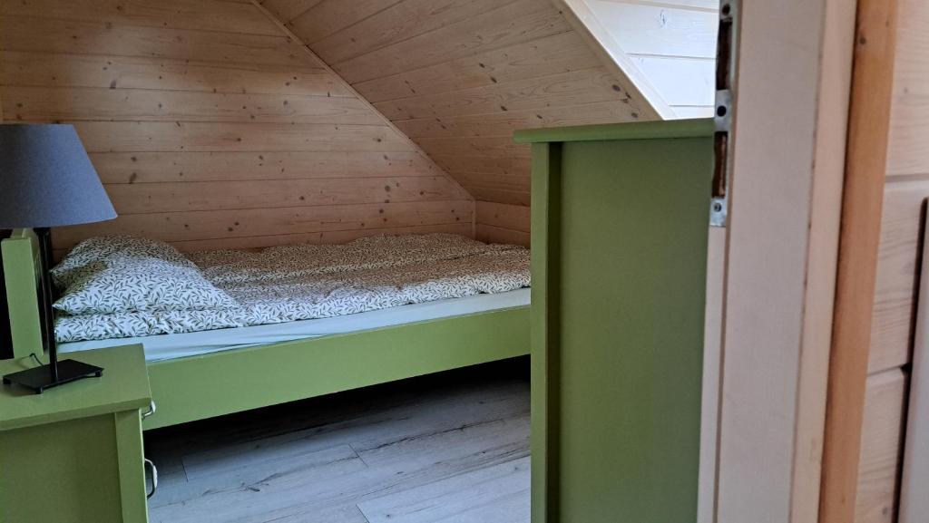 Postel nebo postele na pokoji v ubytování Domki nad jeziorem czorsztyńskim