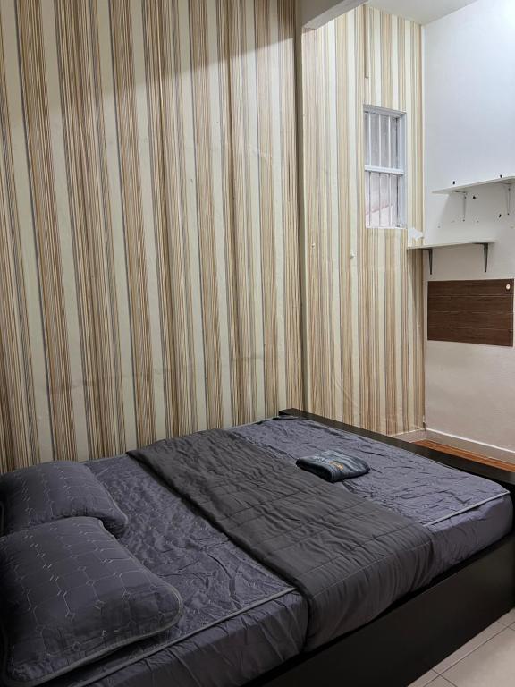 Giường trong phòng chung tại Homestay Alia Hada
