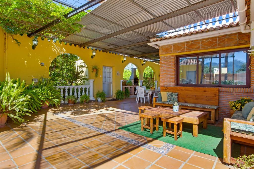 Zahrada ubytování Casa Rural La Colina a 30 min Málaga Lovely Home