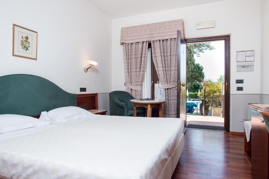 Postel nebo postele na pokoji v ubytování Terra Umbra Hotel