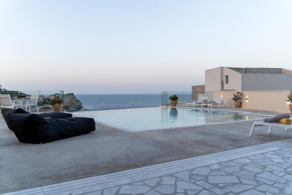 Basen w obiekcie Amazing View Villa Aliki with Infinity Pool & Spa lub w pobliżu