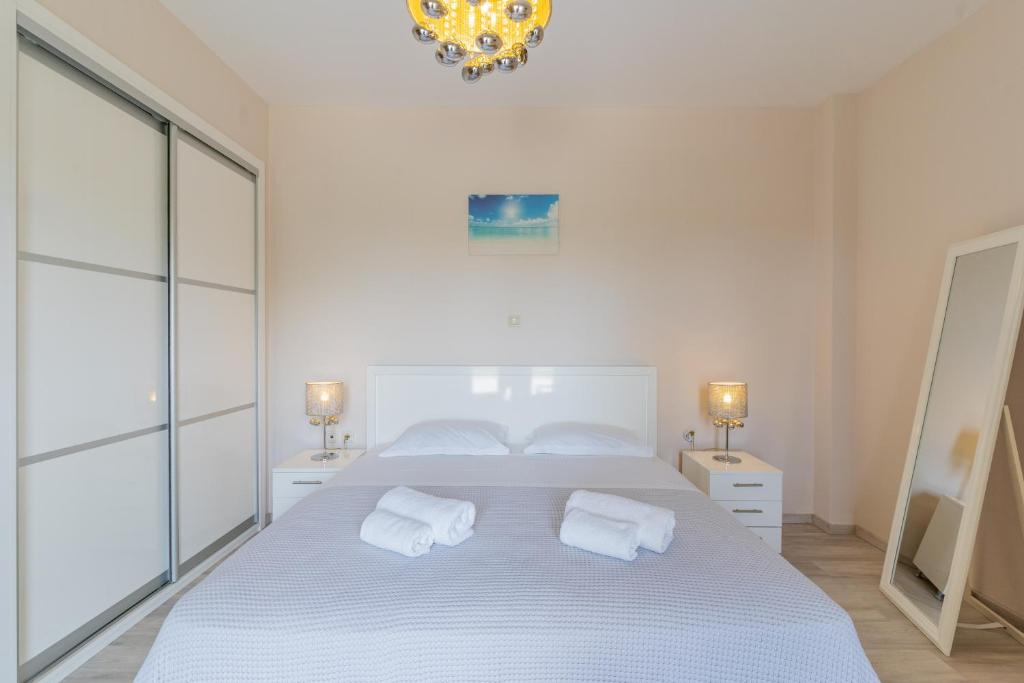 Postel nebo postele na pokoji v ubytování Sani Breeze by halu!