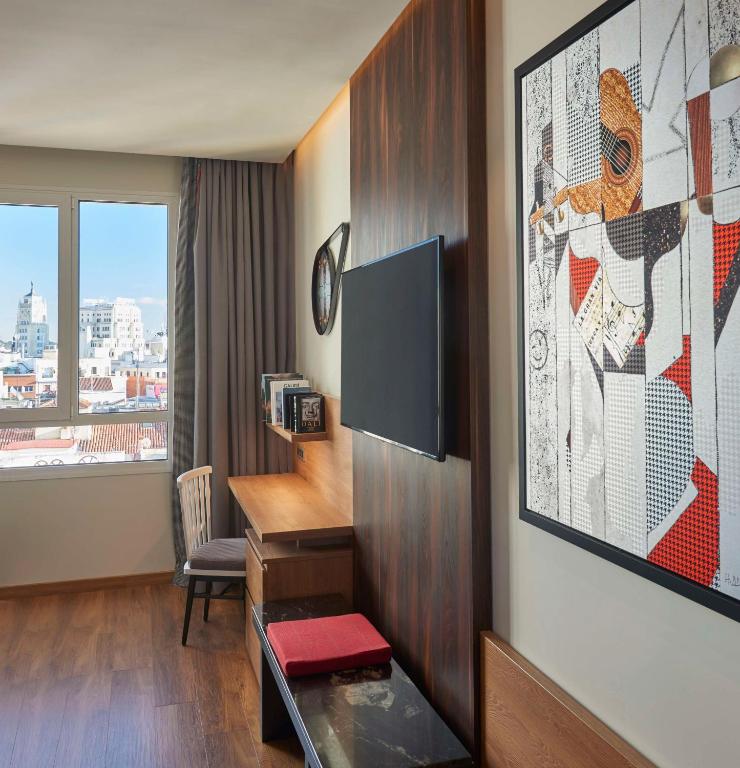 Uma TV ou centro de entretenimento em Hyatt Centric Gran Via Madrid