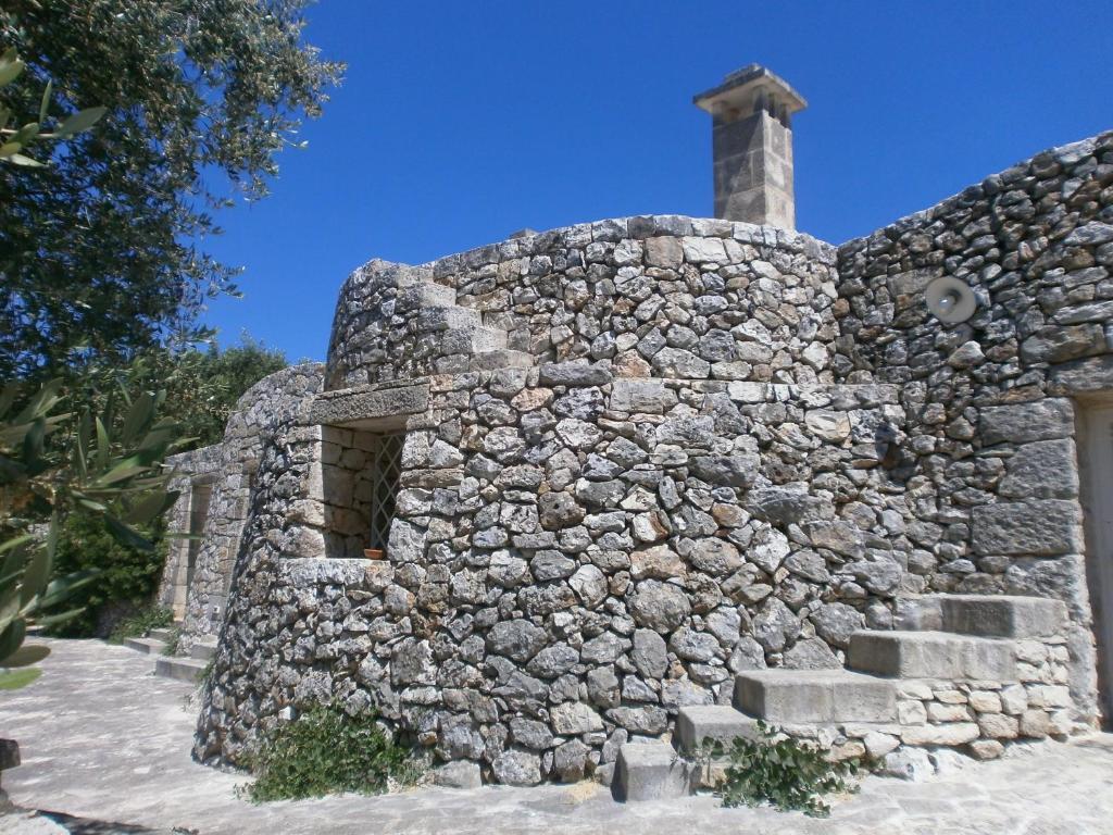 Zdjęcie z galerii obiektu Trullo Villa Giuliana con giardino Posizione panoramica Free wifi w mieście Ostuni