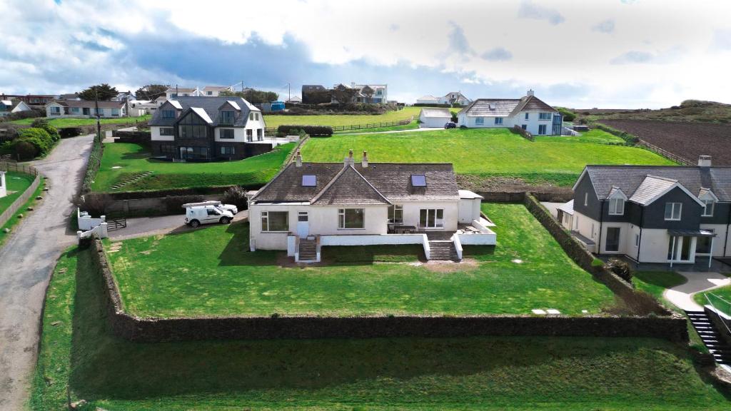 Trequite 5 Bedroom clifftop home with sea views, Polzeath (updated