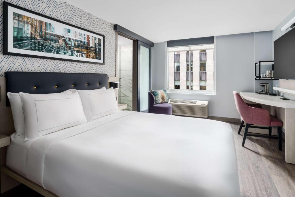 DoubleTree by Hilton New York Midtown Fifth Ave - Queen Room With City View