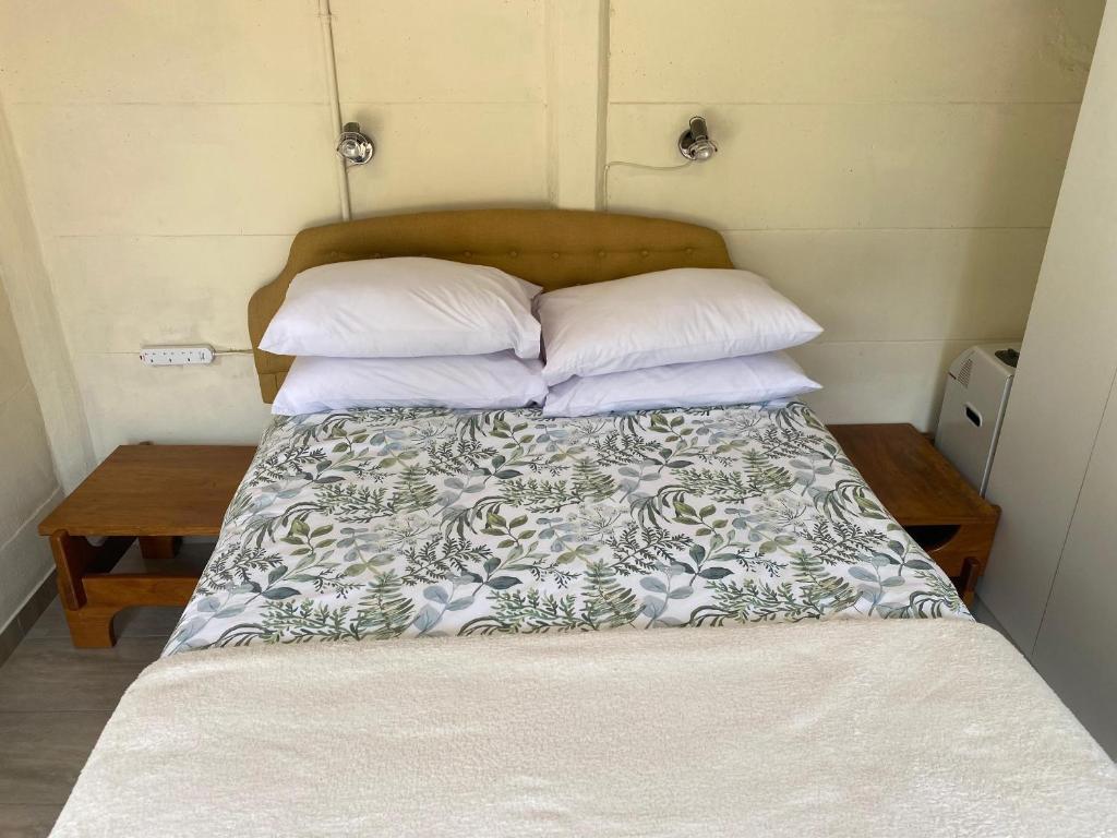 Llit o llits en una habitació de Pristine 1 Bed Cottage in Northern suburbs - 2222