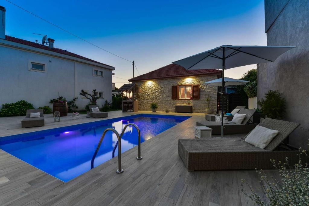 Bazén v ubytovaní Seaview Holiday Home GATSBY alebo v jeho blízkosti