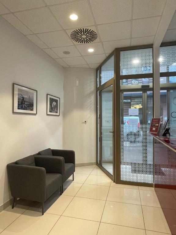 Posedenie v ubytovaní Corvin Center Suites