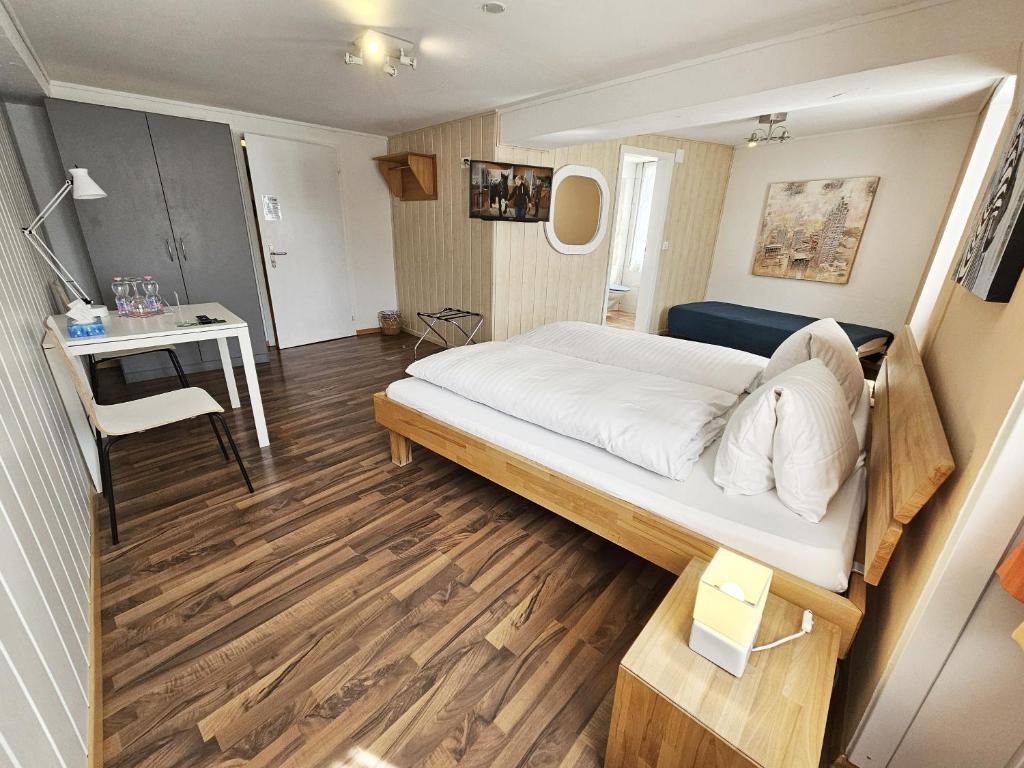 Postel nebo postele na pokoji v ubytování Hotel Taverne zur Linde