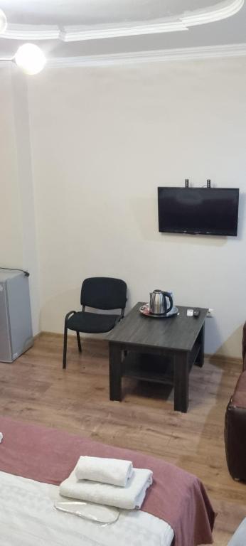 TV a/nebo společenská místnost v ubytování MAHALI HOTEL