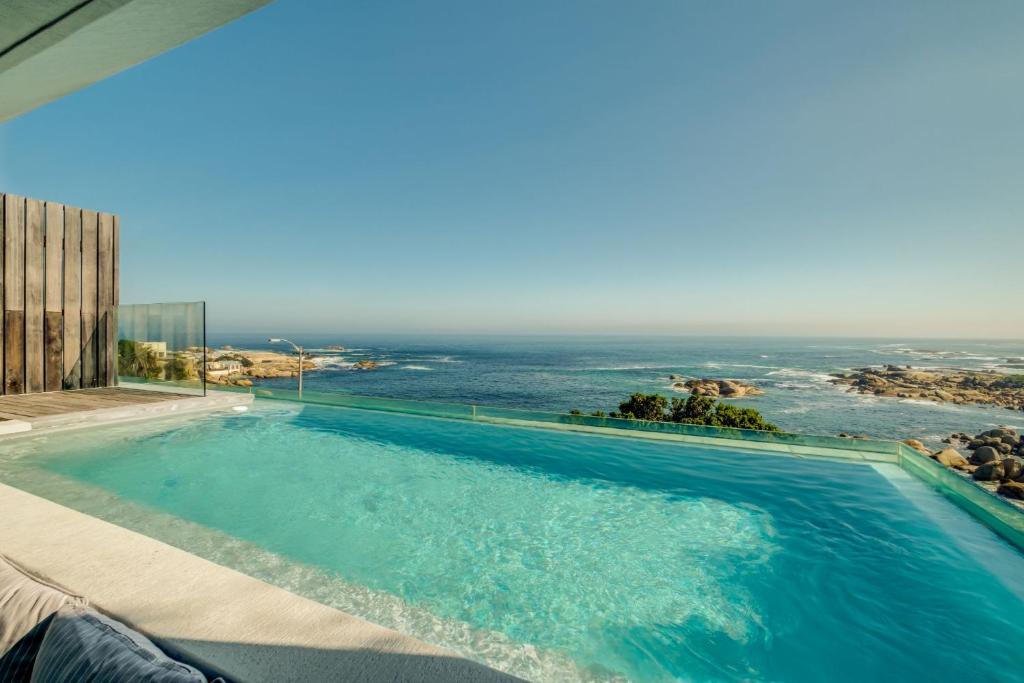 Caliche في كيب تاون: حمام سباحة مع إطلالة على المحيط