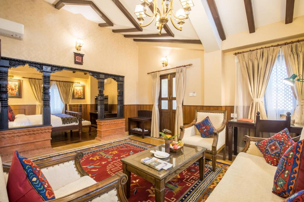 Posezení v ubytování Baber Mahal Vilas - The Heritage Hotel