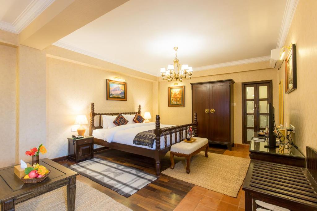 Postel nebo postele na pokoji v ubytování Baber Mahal Vilas - The Heritage Hotel