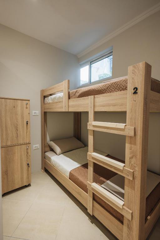Postel nebo postele na pokoji v ubytování GM Tirana Hostel