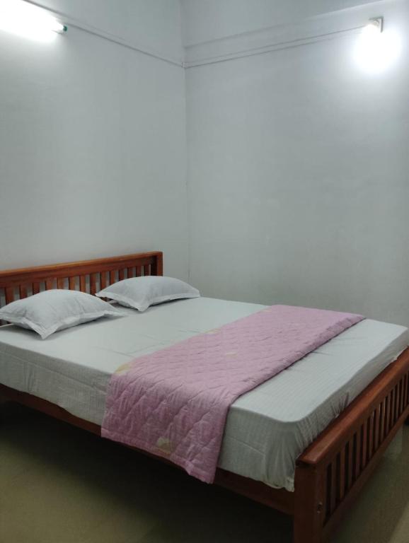 Postel nebo postele na pokoji v ubytování Evaa Homes
