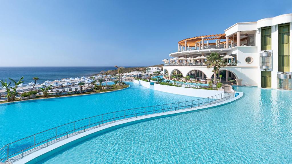 Bazén v ubytovaní Atrium Prestige Thalasso Spa Resort & Villas alebo v jeho blízkosti