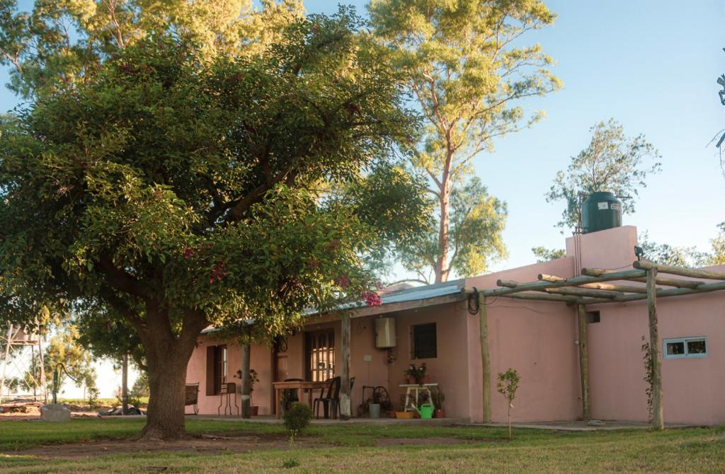 Το κτήριο όπου στεγάζεται  the country house