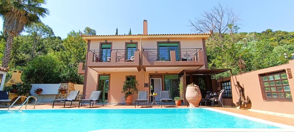 Bazén v ubytování Okeanis Apartments & Suites Adults Only nebo v jeho okolí
