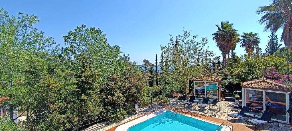 Bazén v ubytování Okeanis Apartments & Suites Adults Only nebo v jeho okolí