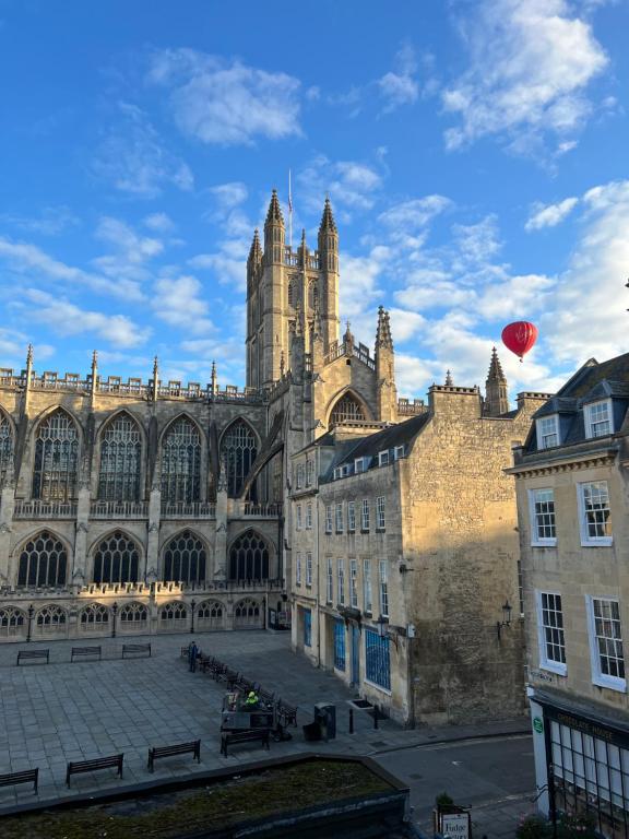 a large building with a red balloon in the sky at Flat in the heart of Bath with stunning views in Bath