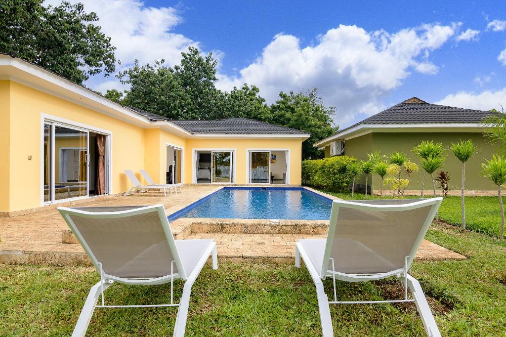 Бассейн в amber Villas - Fahari Residence или поблизости
